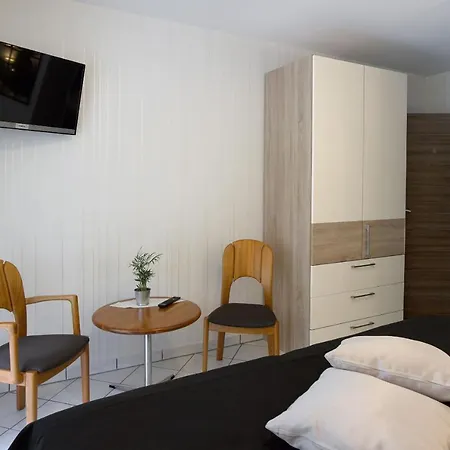 Inn Weinhaus Henerichs *