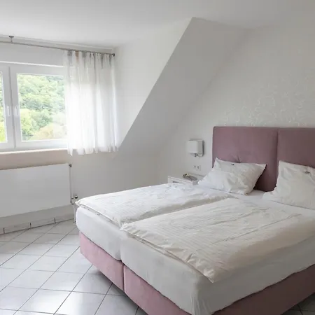 Weinhaus Henerichs * Pommern