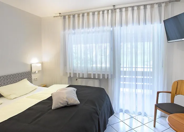 Weinhaus Henerichs Estalagem *