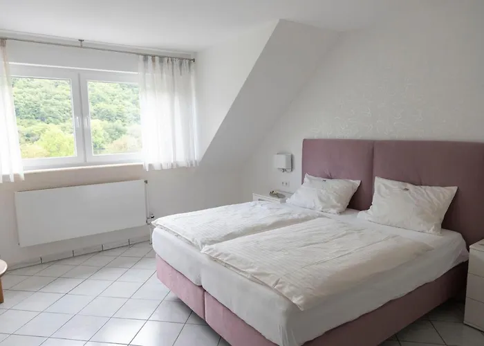 Weinhaus Henerichs * Pommern